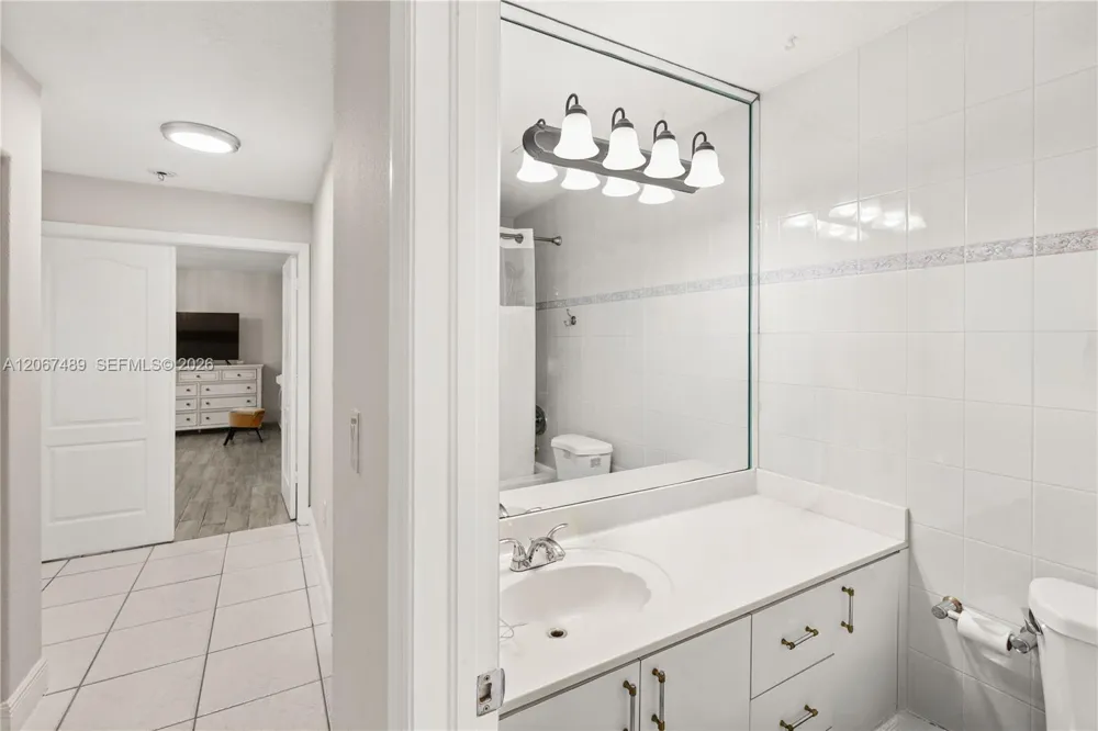 9840 NW 28th Ter Doral, FL 33172