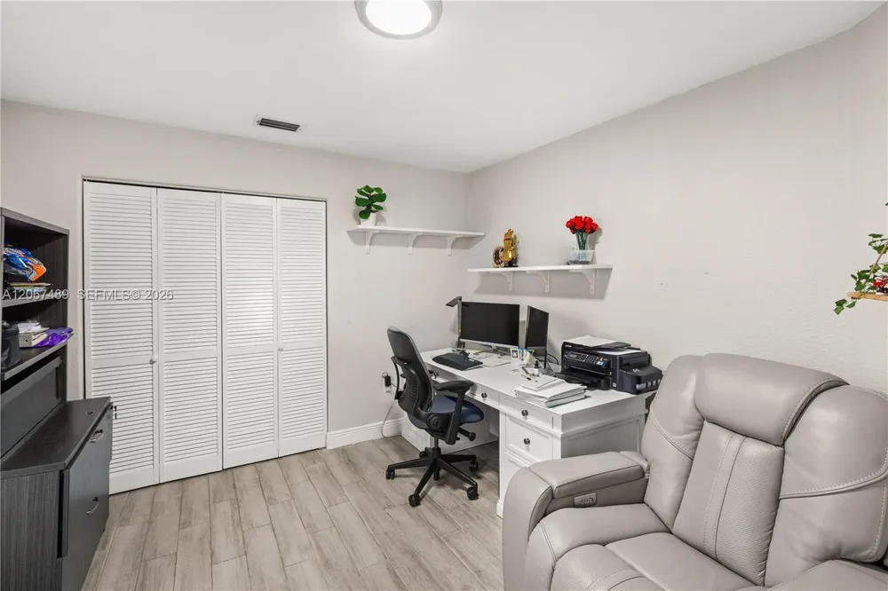 9840 NW 28th Ter Doral, FL 33172
