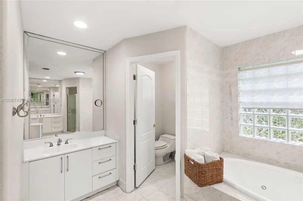 9840 NW 28th Ter Doral, FL 33172