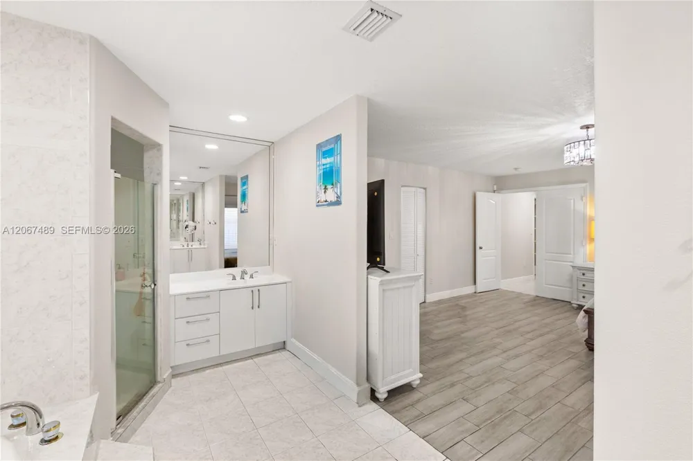 9840 NW 28th Ter Doral, FL 33172
