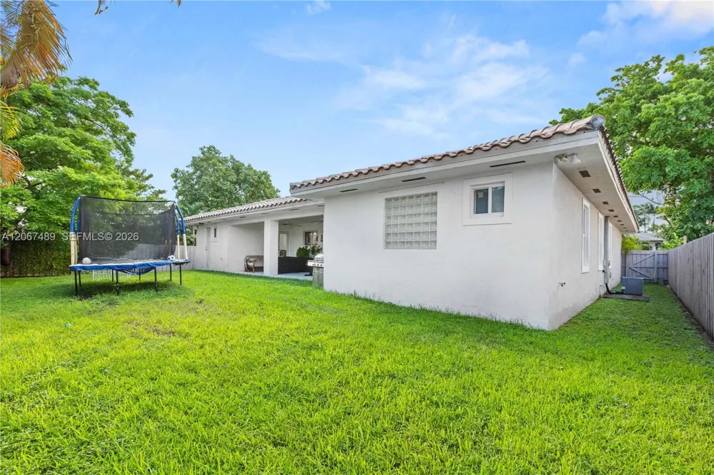 9840 NW 28th Ter Doral, FL 33172