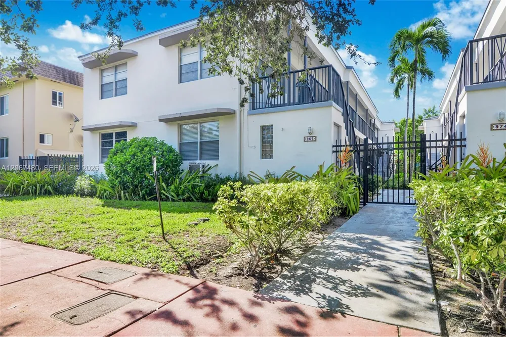 974 Biarritz Dr #11 Miami Beach, FL 33141