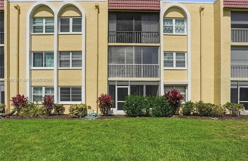 1085 Forest Lakes Dr #8102 Naples, FL 34105