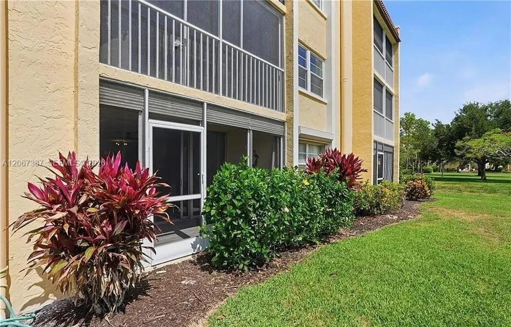 1085 Forest Lakes Dr #8102 Naples, FL 34105
