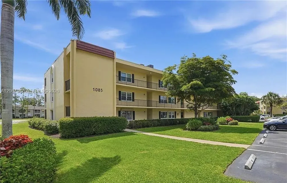 1085 Forest Lakes Dr #8102 Naples, FL 34105
