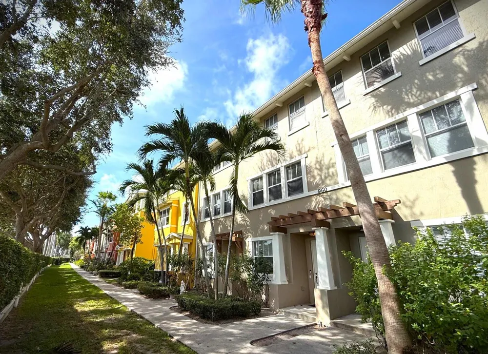960 MILLBRAE COURT #4 West Palm Beach, FL 33401