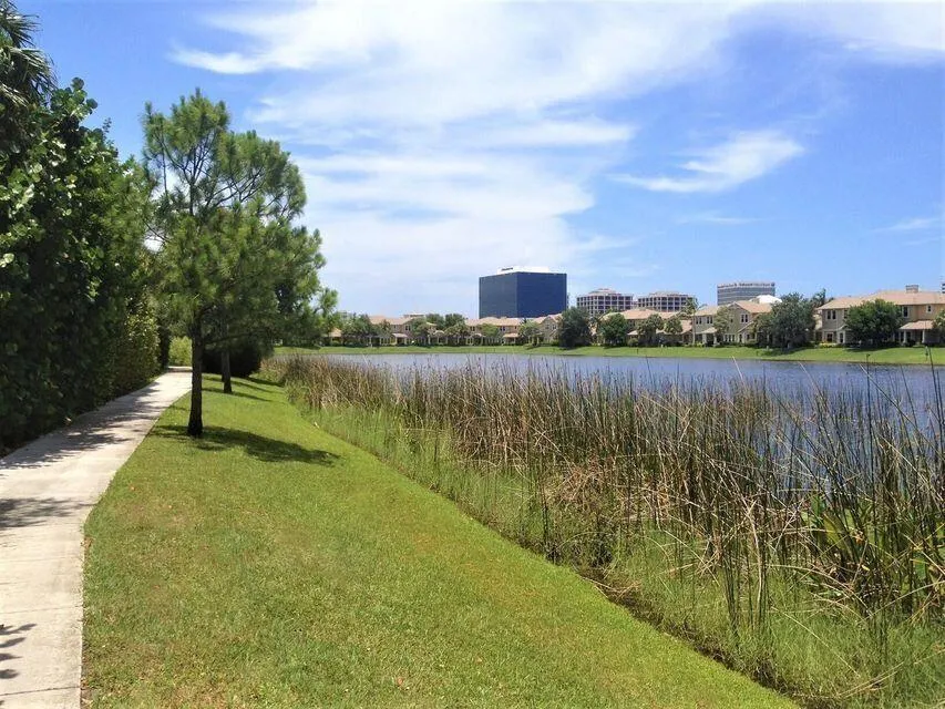 960 MILLBRAE COURT #4 West Palm Beach, FL 33401