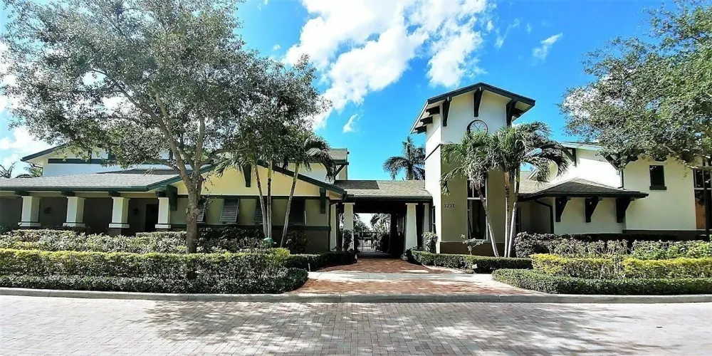960 MILLBRAE COURT #4 West Palm Beach, FL 33401