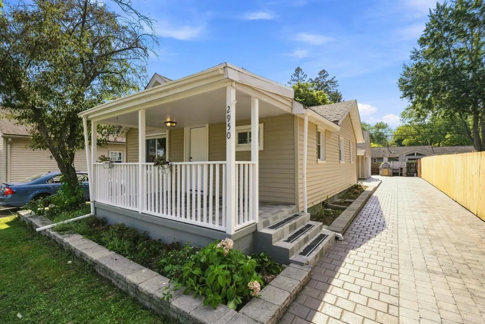 2950 Hartline Drive Drive Rochester City, MI 48309