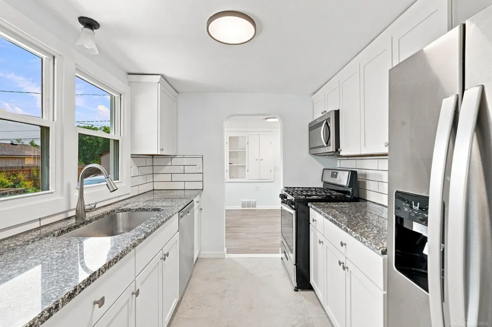 2950 Hartline Drive Drive Rochester City, MI 48309