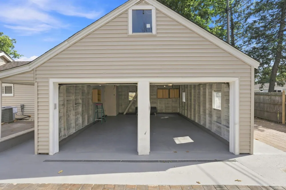 2950 Hartline Drive Drive Rochester City, MI 48309