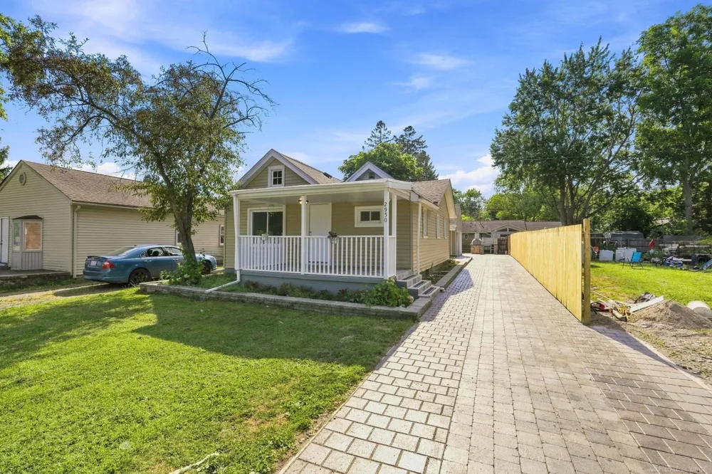 2950 Hartline Drive Drive Rochester City, MI 48309