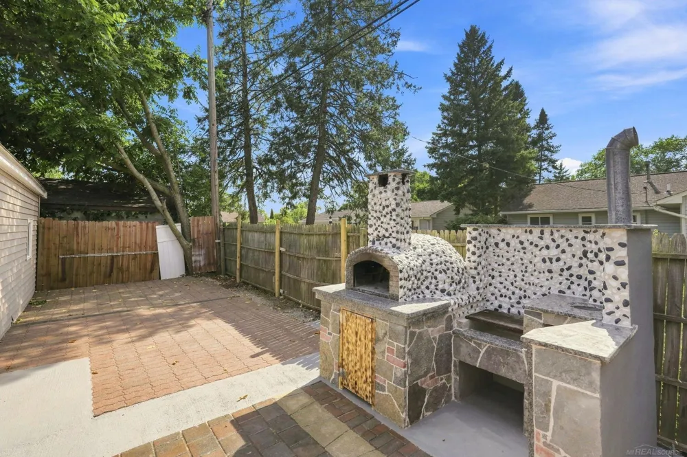 2950 Hartline Drive Drive Rochester City, MI 48309