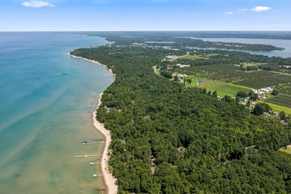 10892 Lakeshore Road Elk Rapids Township, MI 49629