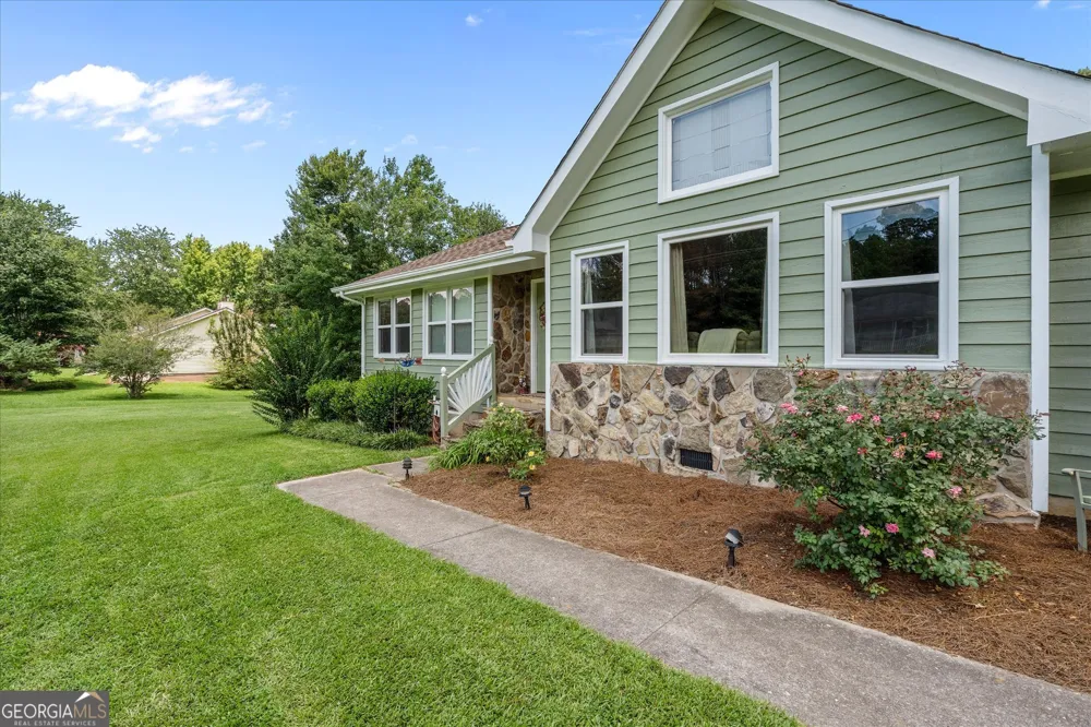 135 Russell LN Carrollton, GA 30116
