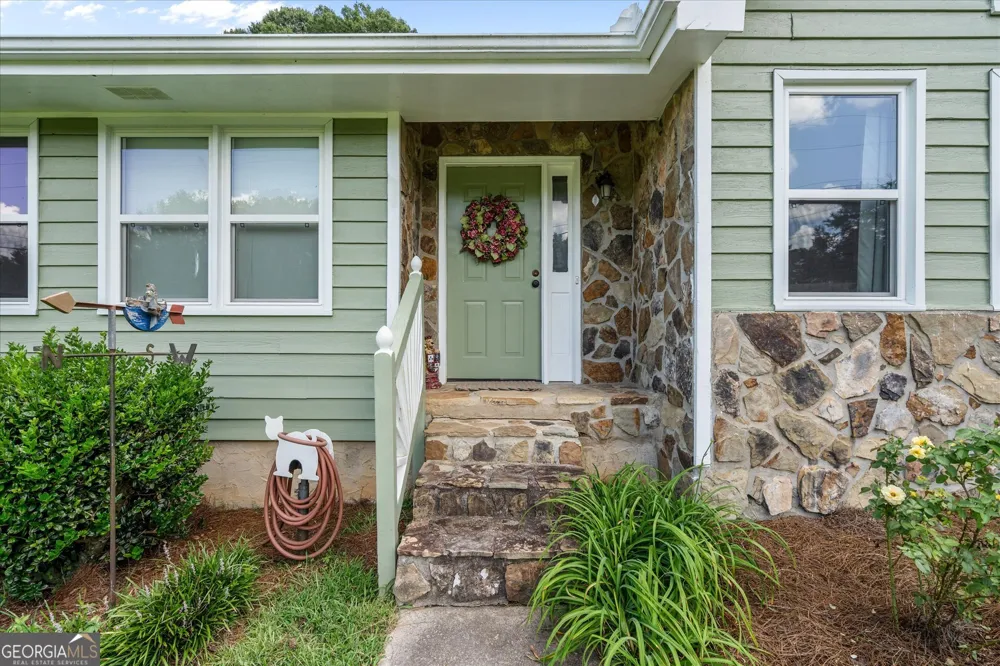 135 Russell LN Carrollton, GA 30116