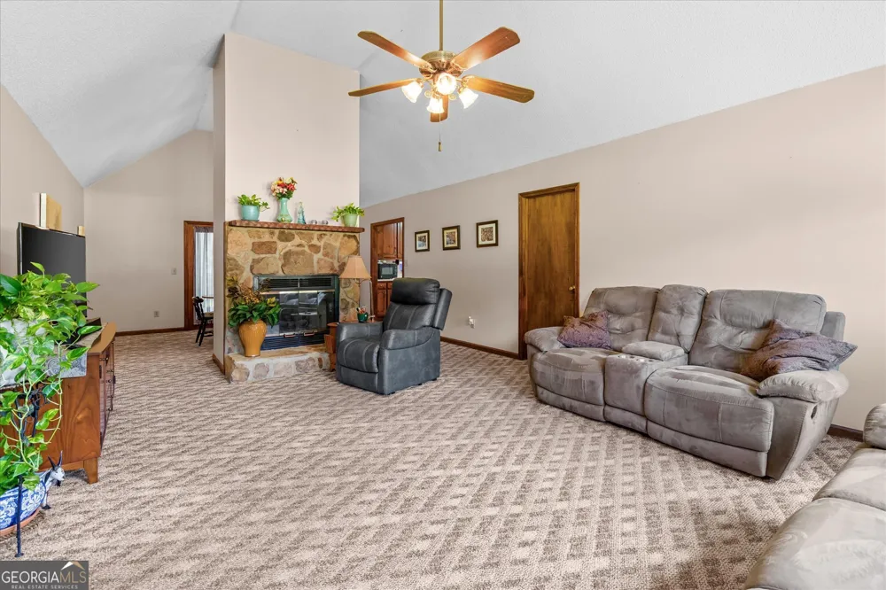 135 Russell LN Carrollton, GA 30116