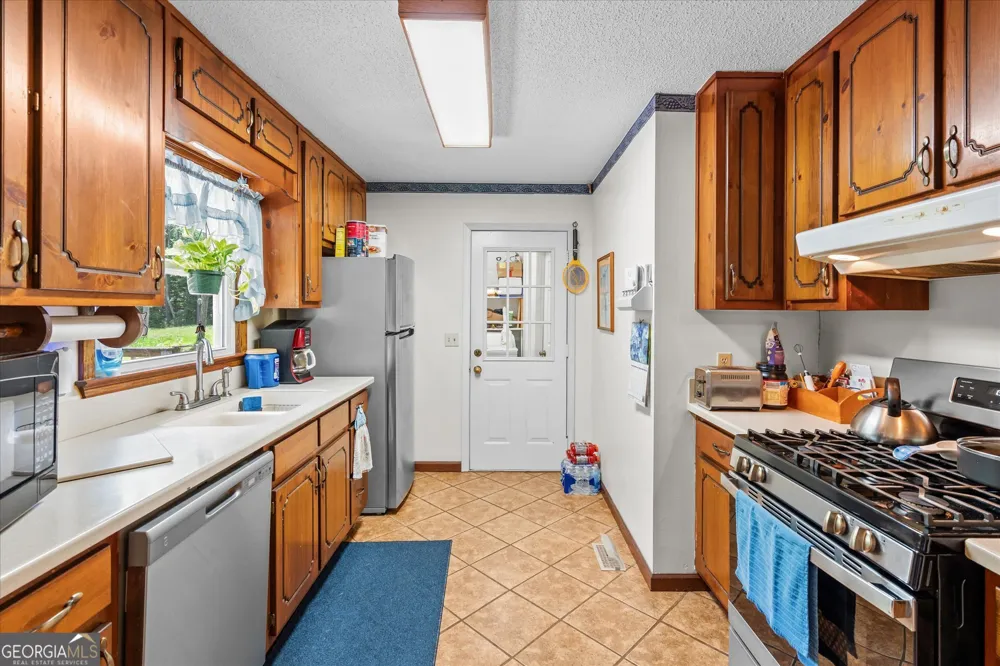 135 Russell LN Carrollton, GA 30116