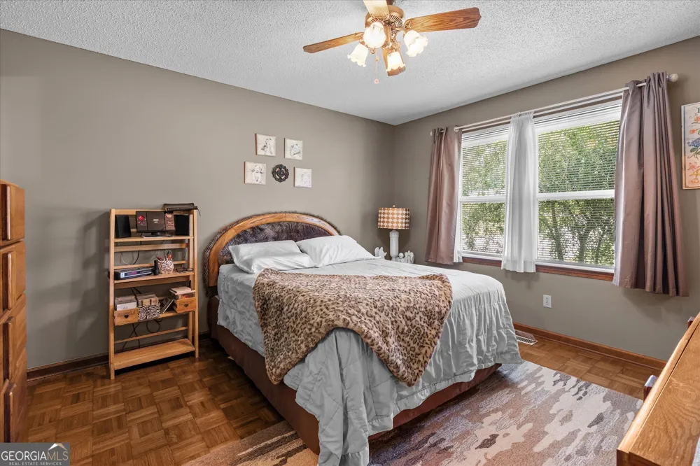 135 Russell LN Carrollton, GA 30116