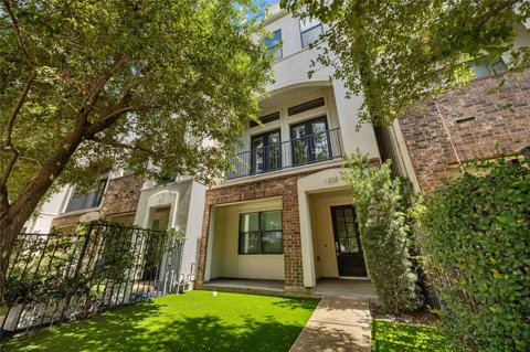 1208 W Dallas Street