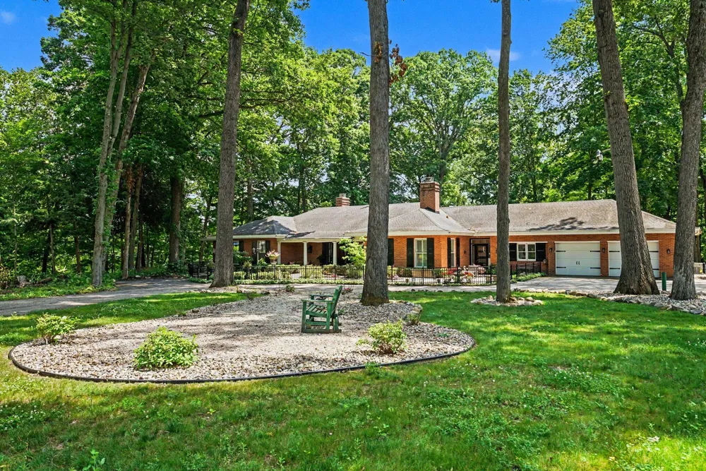 1660 Signal Point Drive Niles, MI 49120