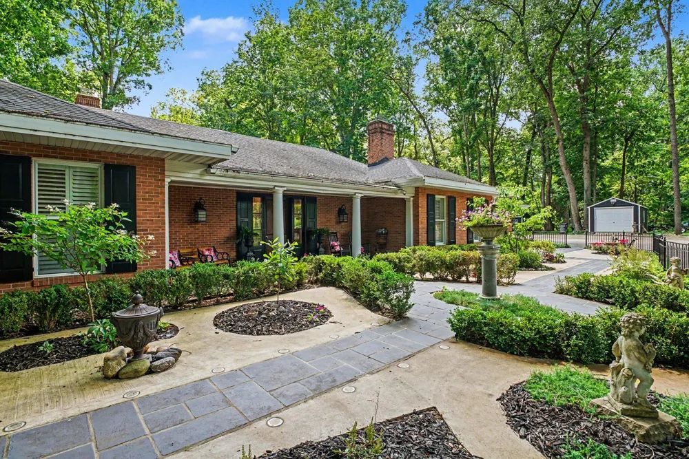 1660 Signal Point Drive Niles, MI 49120