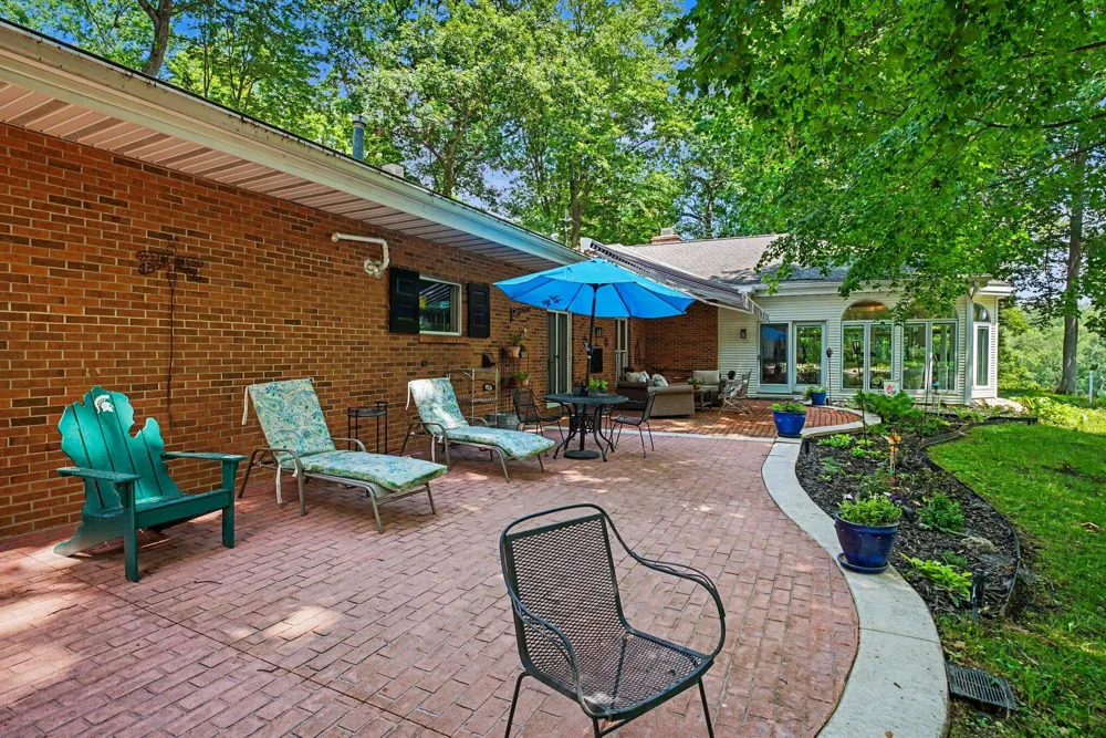 1660 Signal Point Drive Niles, MI 49120