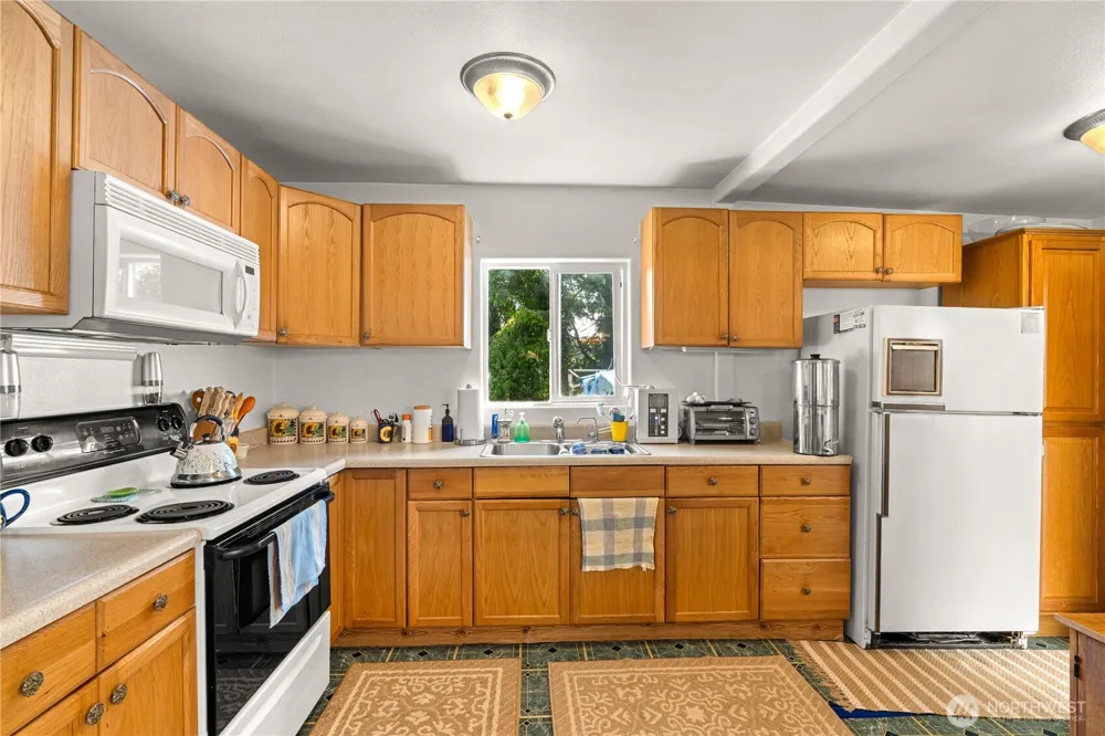2584 State Route 105 Grayland, WA 98547