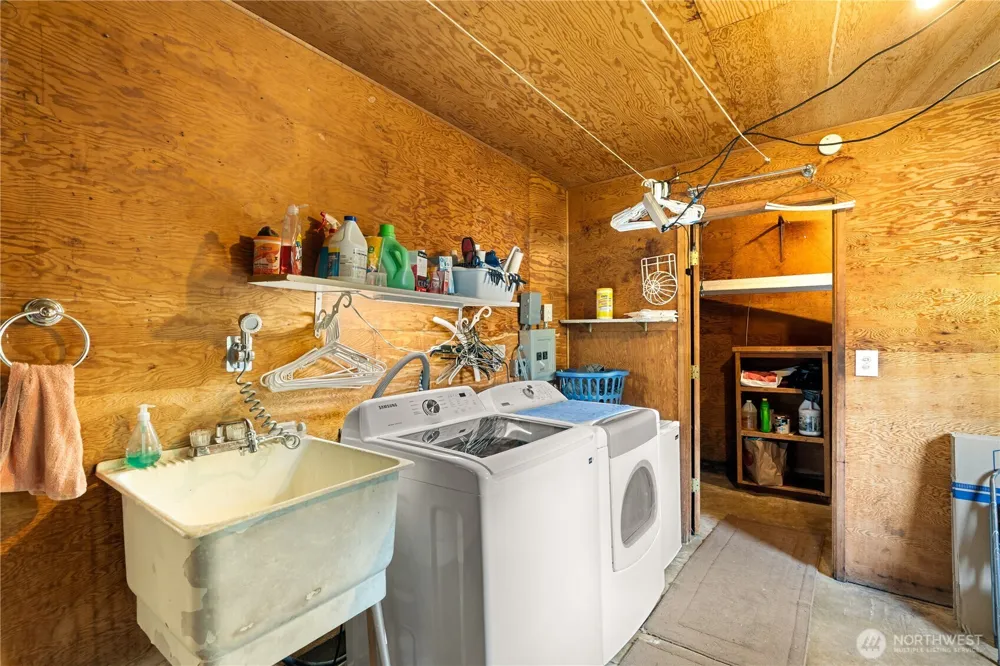 2584 State Route 105 Grayland, WA 98547