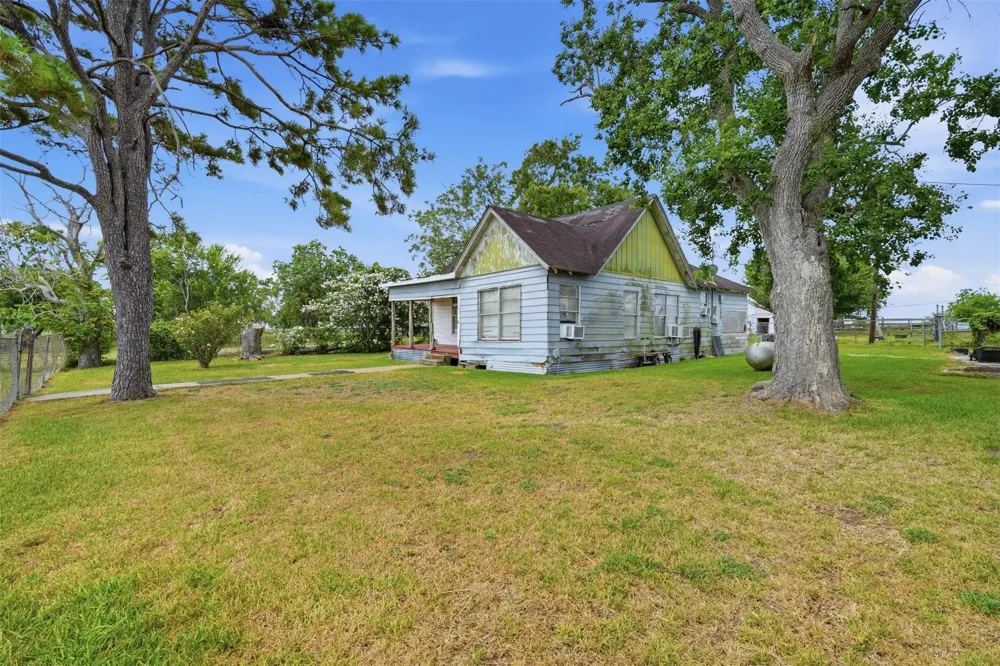 1613 Fm-2078 Wadsworth, TX 77483