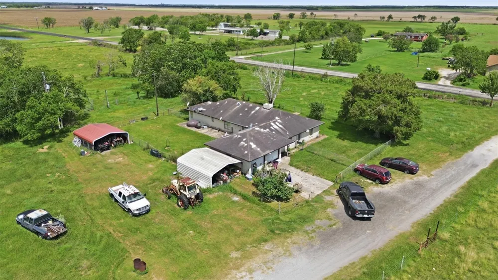 1613 Fm-2078 Wadsworth, TX 77483