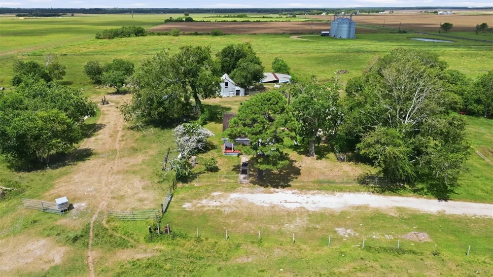 1613 Fm-2078 Wadsworth, TX 77483