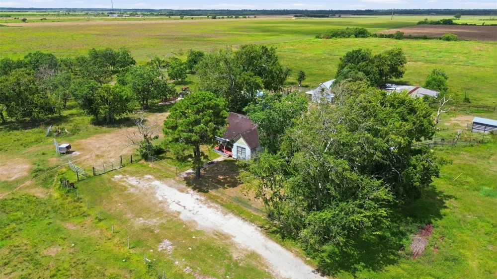 1613 Fm-2078 Wadsworth, TX 77483