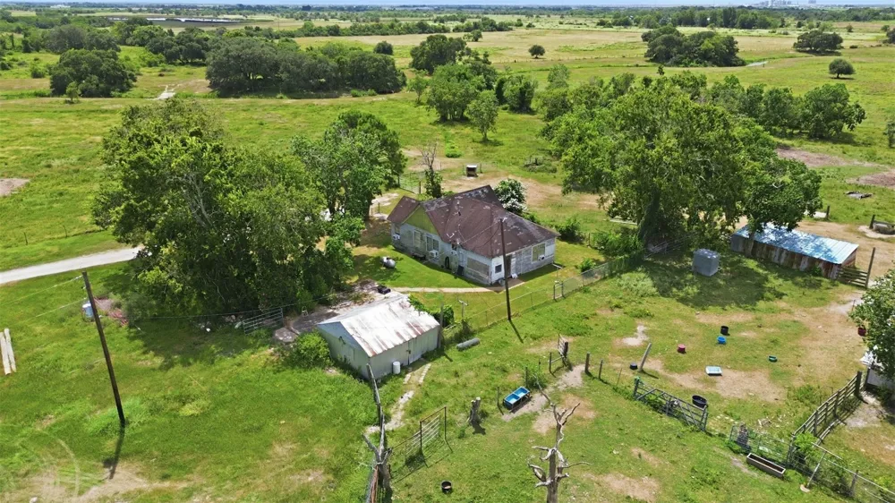 1613 Fm-2078 Wadsworth, TX 77483