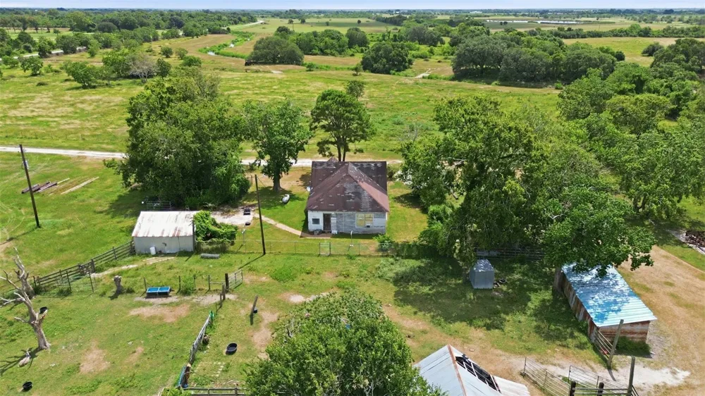 1613 Fm-2078 Wadsworth, TX 77483