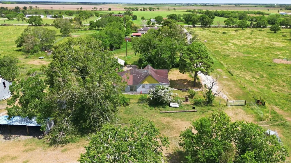 1613 Fm-2078 Wadsworth, TX 77483