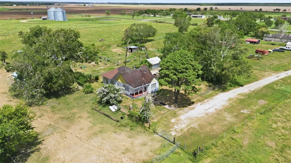 1613 Fm-2078 Wadsworth, TX 77483