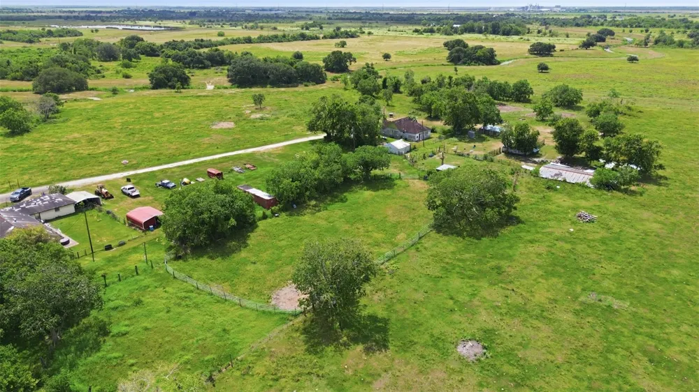 1613 Fm-2078 Wadsworth, TX 77483
