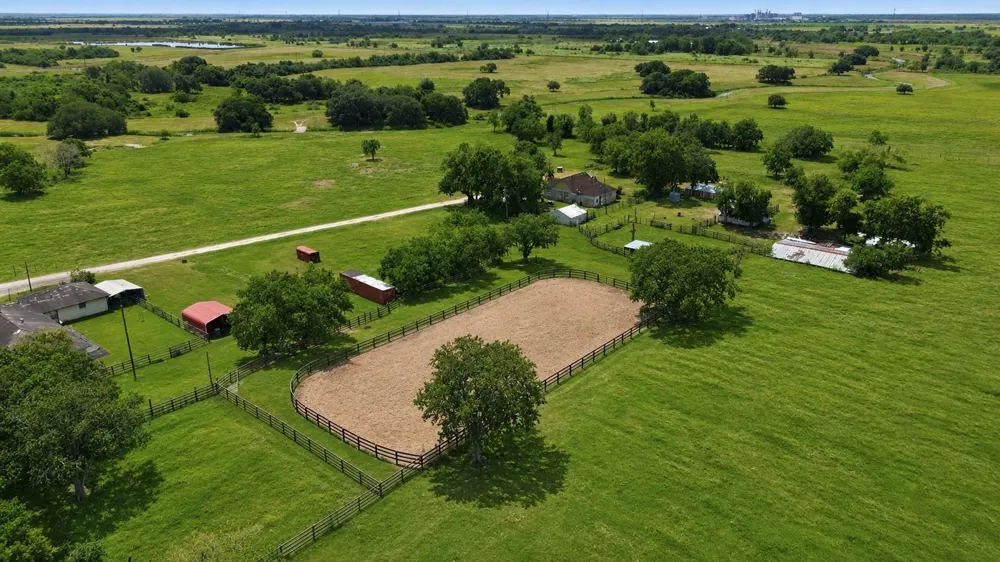 1613 Fm-2078 Wadsworth, TX 77483