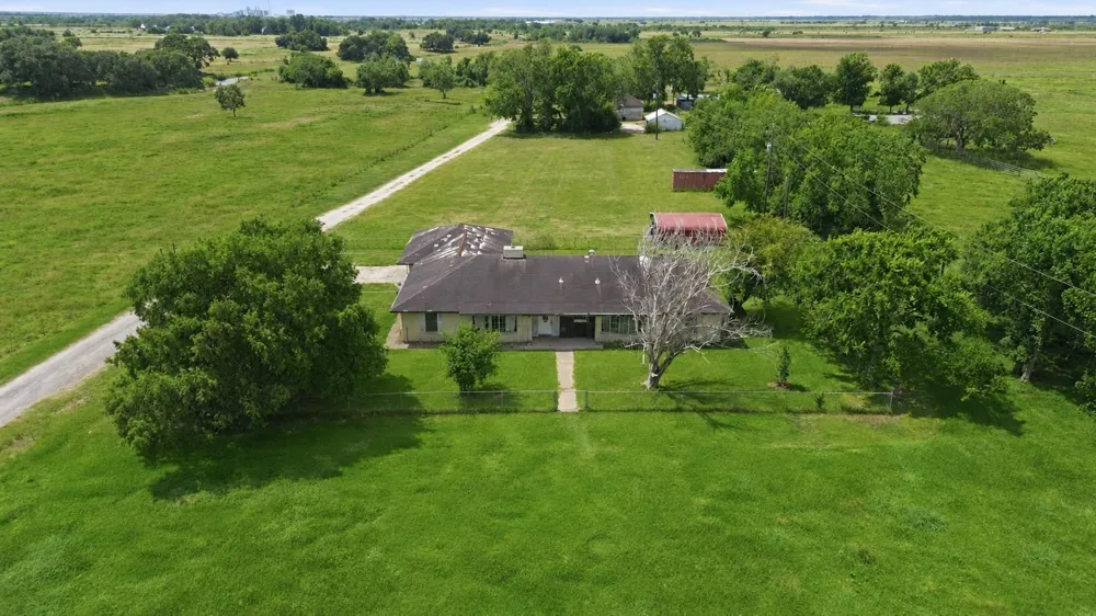 1613 Fm-2078 Wadsworth, TX 77483