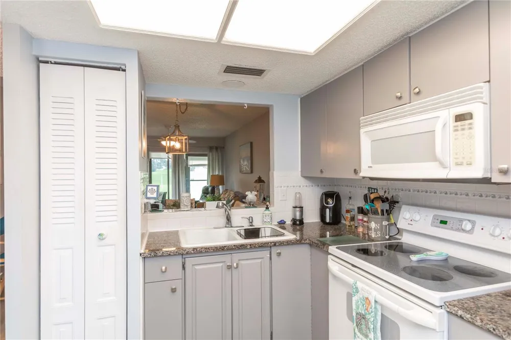 11140 CARRIAGE HILL DRIVE #4 Port Richey, FL 34668