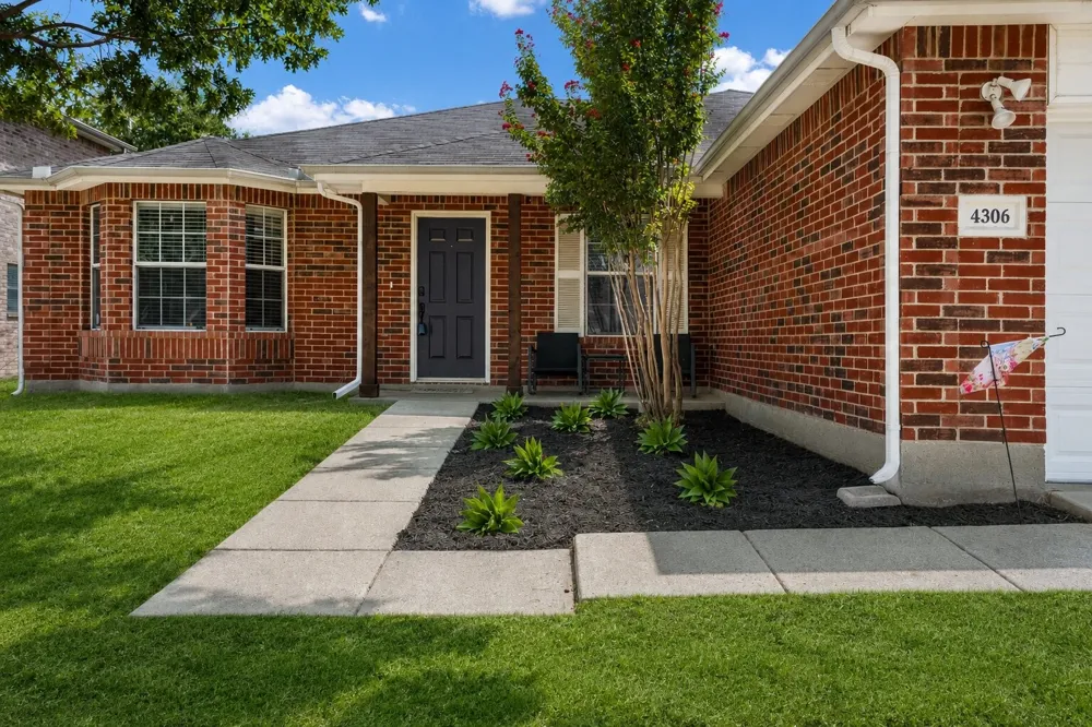 4306 Wood Stone Circle Corinth, TX 76208