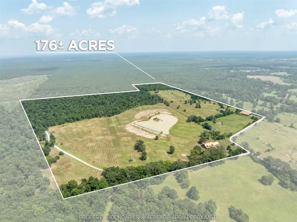 1521 County Road 3117 Clarksville, TX 75426