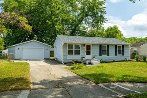 12 W Eden Court