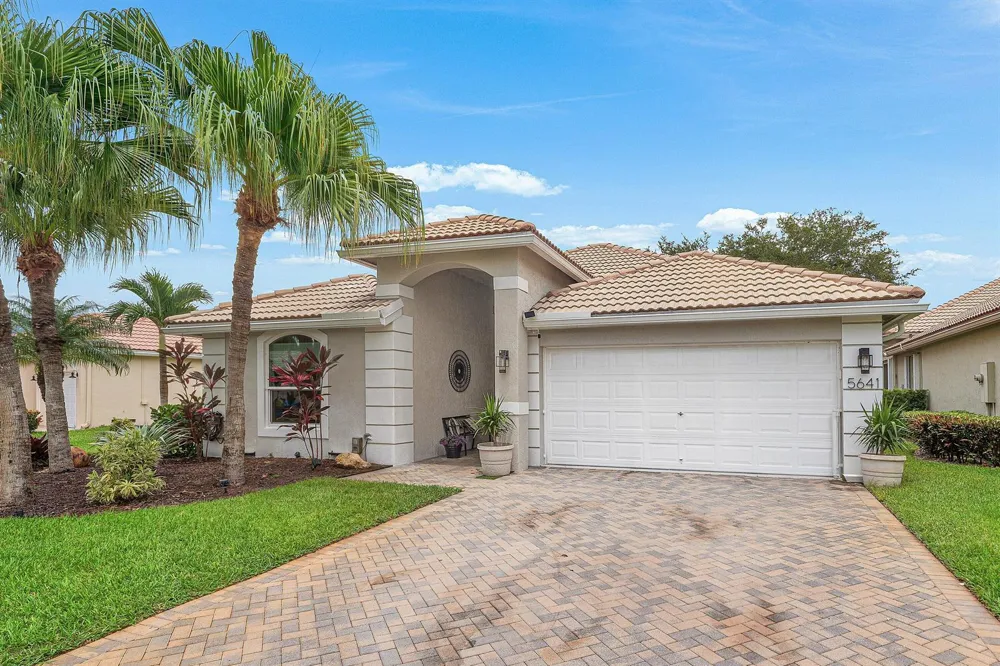 5641 FOUNTAINS DRIVE S #5641 Lake Worth, FL 33467