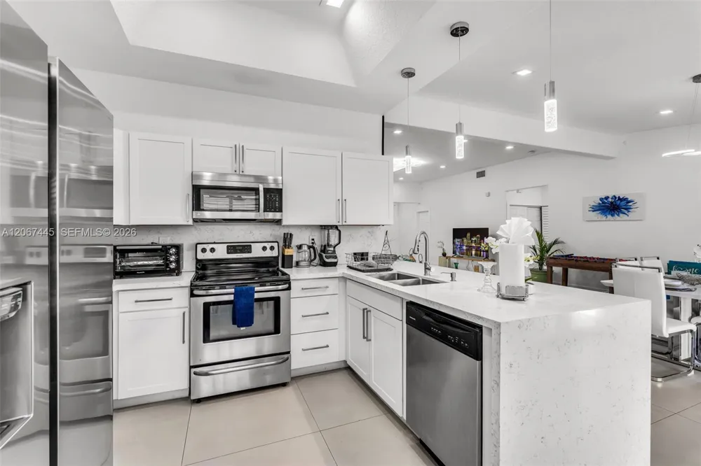 16362 SW 53rd Ter Miami, FL 33185