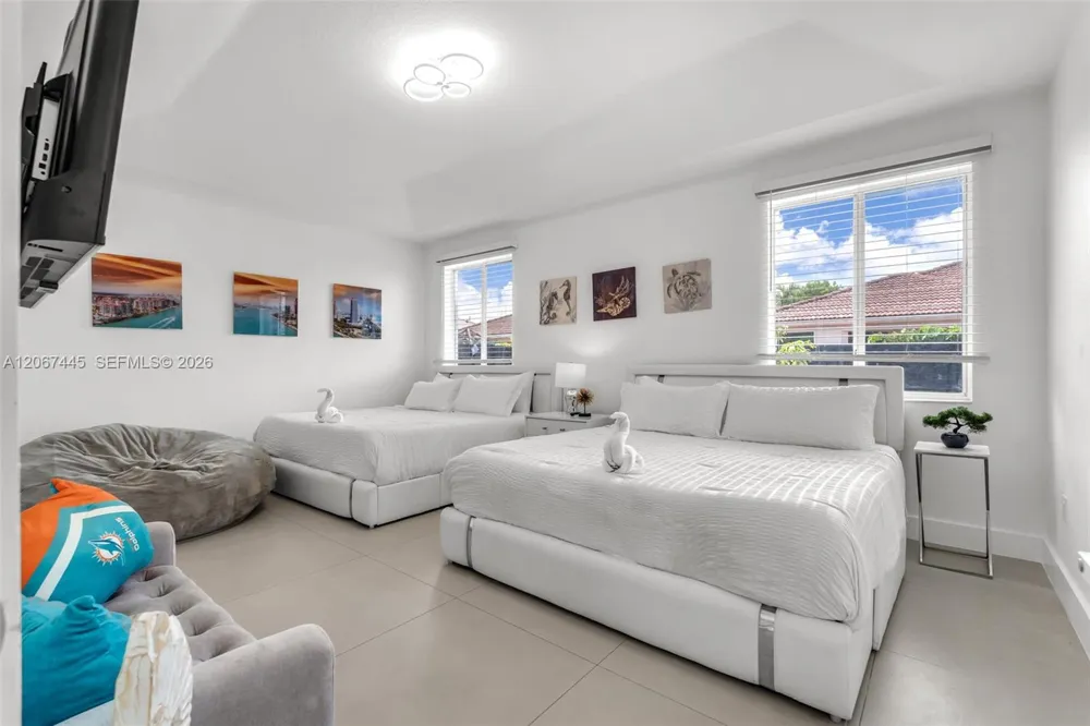 16362 SW 53rd Ter Miami, FL 33185