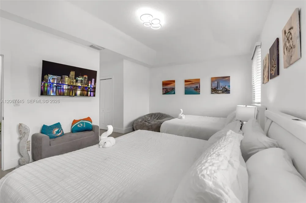 16362 SW 53rd Ter Miami, FL 33185