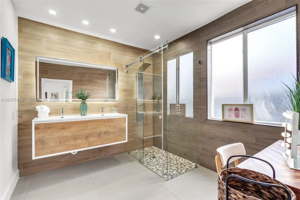 16362 SW 53rd Ter Miami, FL 33185