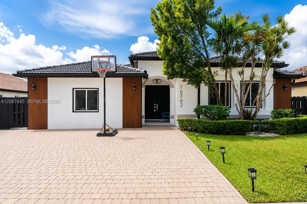 16362 SW 53rd Ter Miami, FL 33185